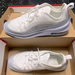 Women’s Nike Air Max in excellent condition/brand new and never worn